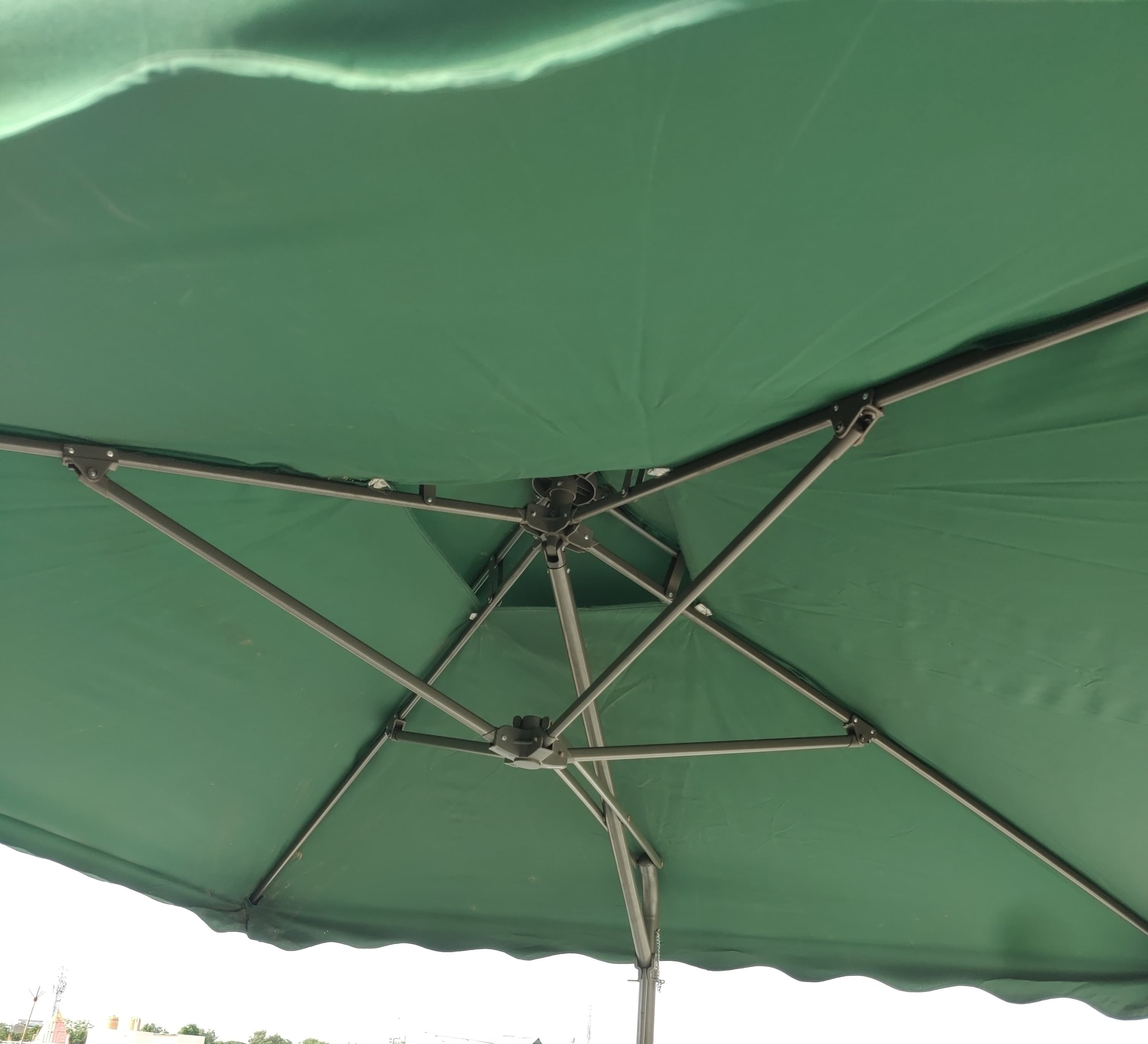 SIDE POLE SQUARE GREEN UMBRELLA