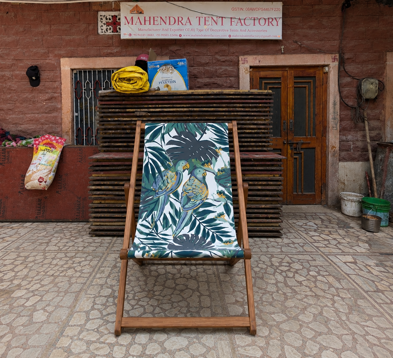 Parrot Print Deck Chair